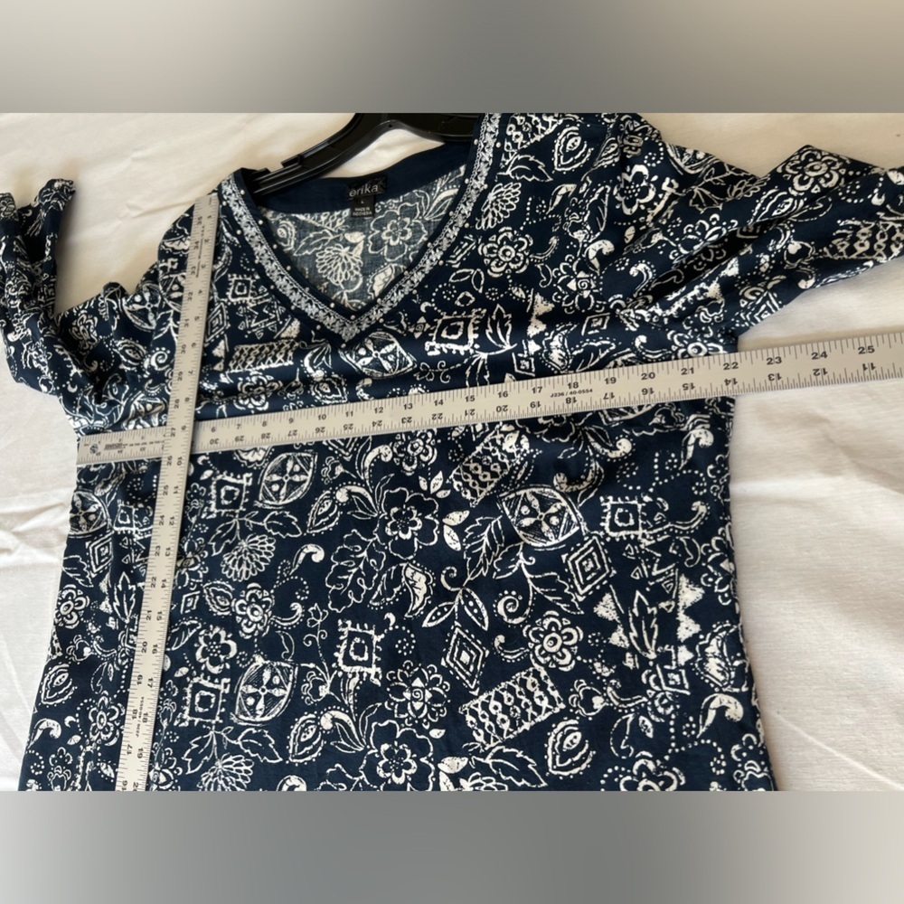 Erika V neck Top, L - Picture 7 of 7